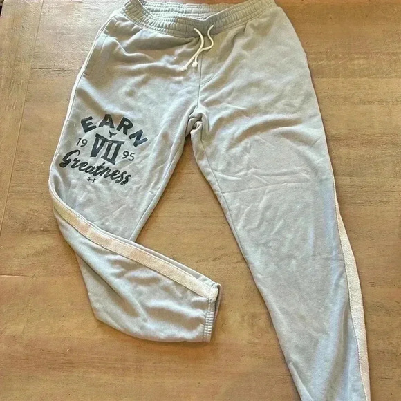 Under Armour loose fit joggers “Earn Greatness”, size Large, new condition - Picture 1 of 5